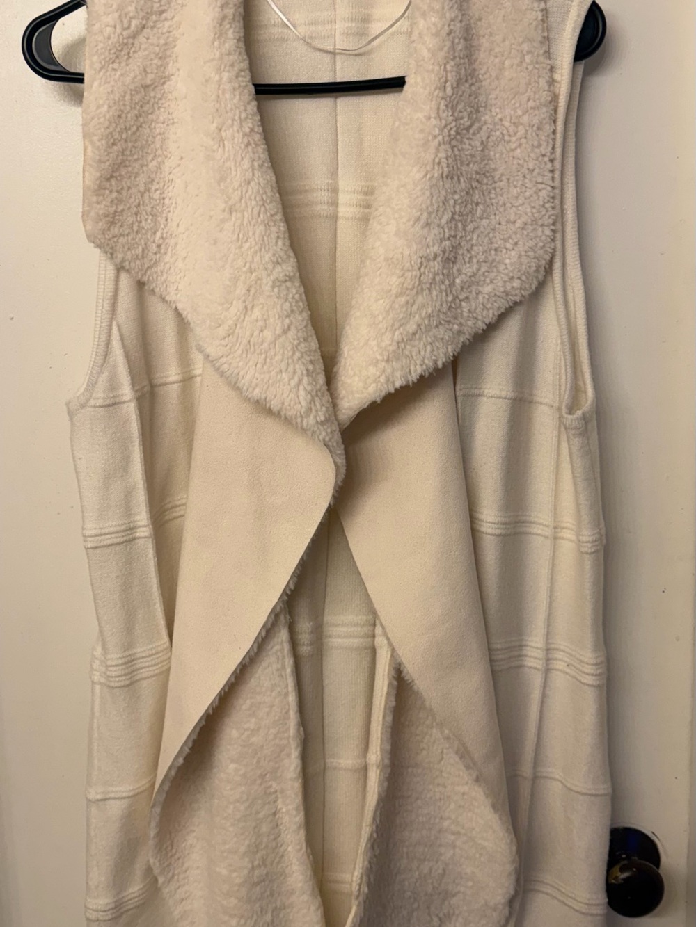 Cato Woment's Cream Faux Fur sleeveless Cardigan XL